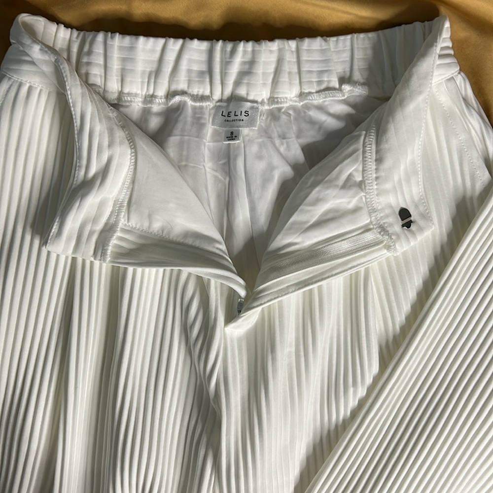 Le Lis Collection Ivory Ultra Wide Leg Pleated Trouser - Picture 2 of 4